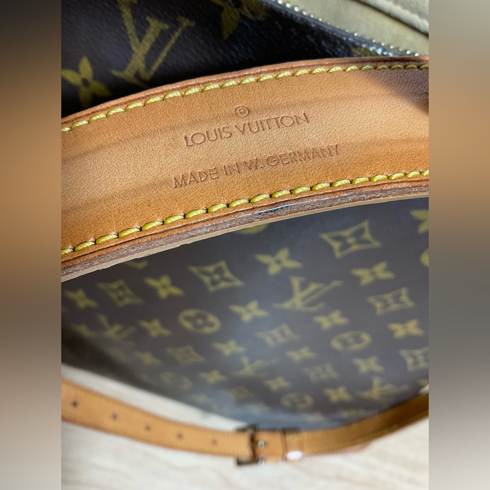 LOUIS VUITTON ✅ AUTHENTIC GM SIZE LOOPING BAG - Picture 9 of 12